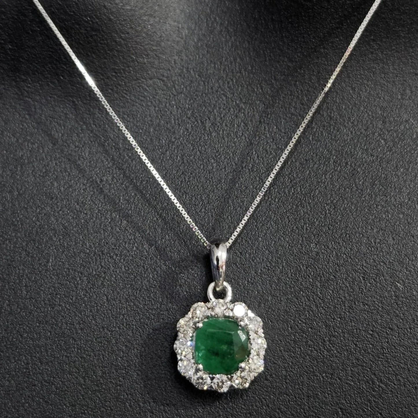 Gold pendant Diamond and Emerald